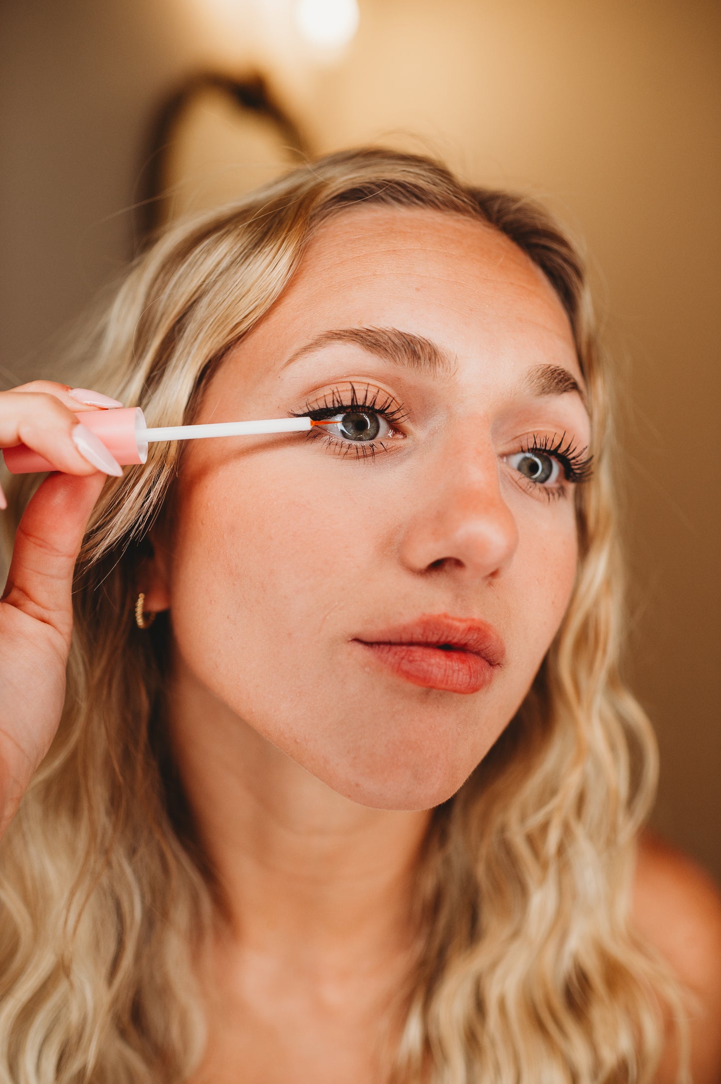 EYELASH GROWTH SOLUTION