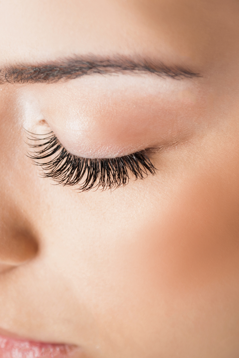 ETERNAL EYELASH GROWTH SOLUTION